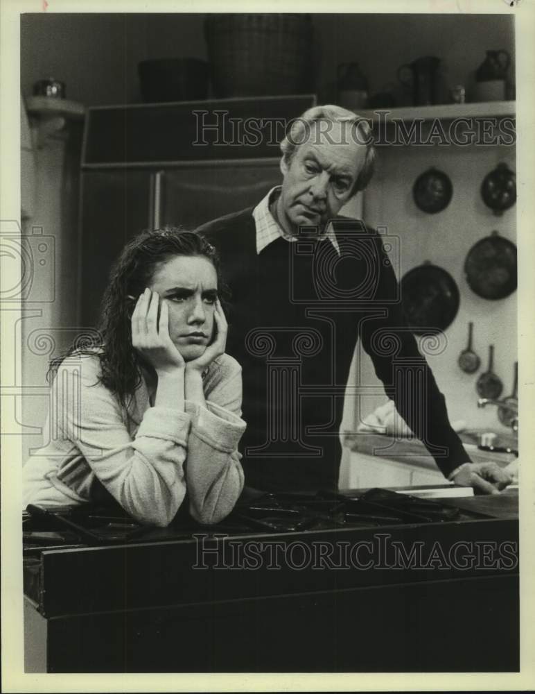 1982 Press Photo Actor Conrad Bain and Actress Dana Plato in "Diff'rent Strokes"- Historic Images