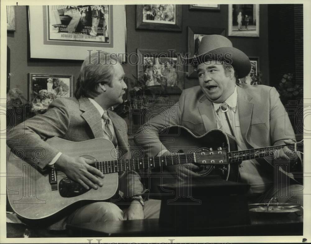 Press Photo Actor Martin Mull with Actor singing in show - Historic Images