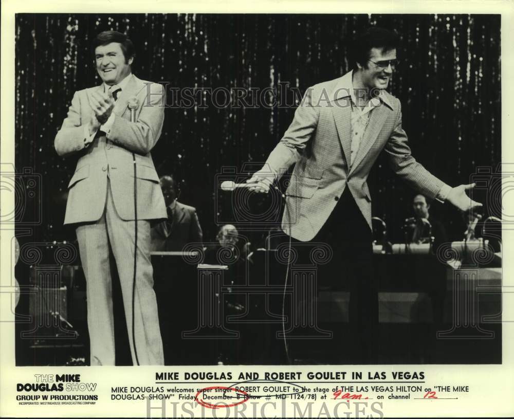 1978 Singer Robert Goulet with Mike Douglas at The Las Vegas Hilton - Historic Images
