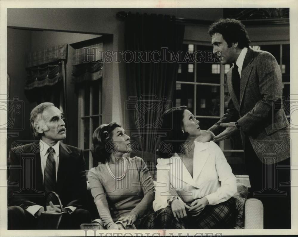 1975 Press Photo Actors Valerie Harper, David Groh and Harold Gould in show - Historic Images