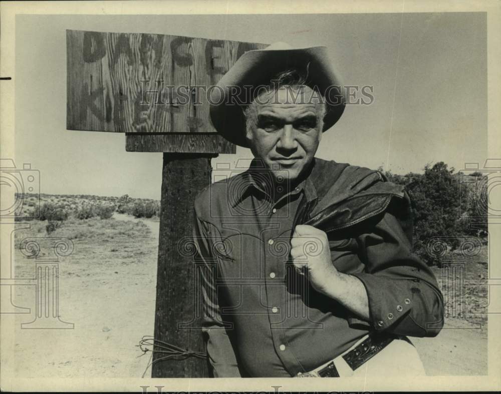 1965 Press Photo Lorne Greene, Actor in Western Movie - Historic Images