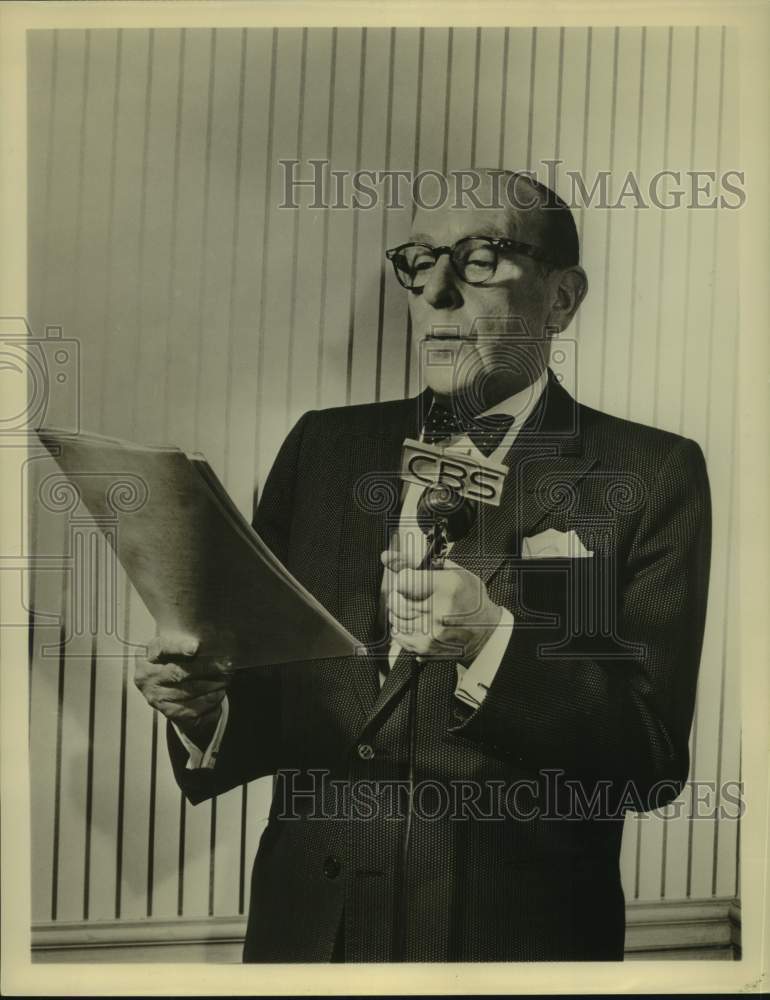 Press Photo Cedric Hardwicke on CBS Radio - Historic Images