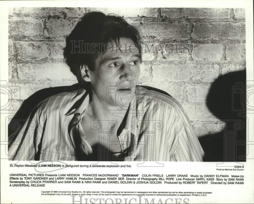1990 Press Photo Liam Neeson in a scene from Darkman. - Historic Images