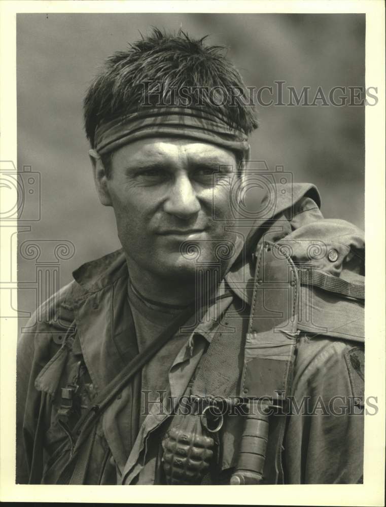 1974 Press Photo Terence Knox in a scene from Tour of Duty. - Historic Images