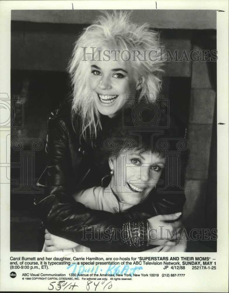 1988 Press Photo Carol Burnett &amp; Carrie Hamilton host Superstars and Their Moms. - Historic Images