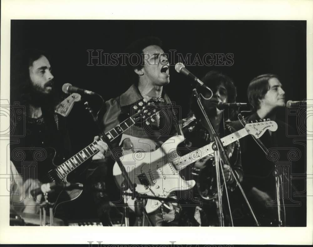 Press Photo John Nash, Musician performs with band members on stage - Historic Images