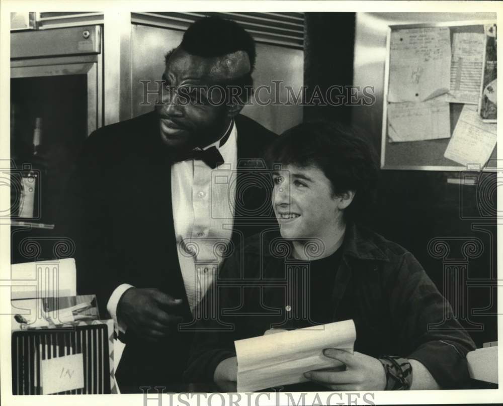 Press Photo Entertainer Mr. T with Actor in show scene - Historic Images