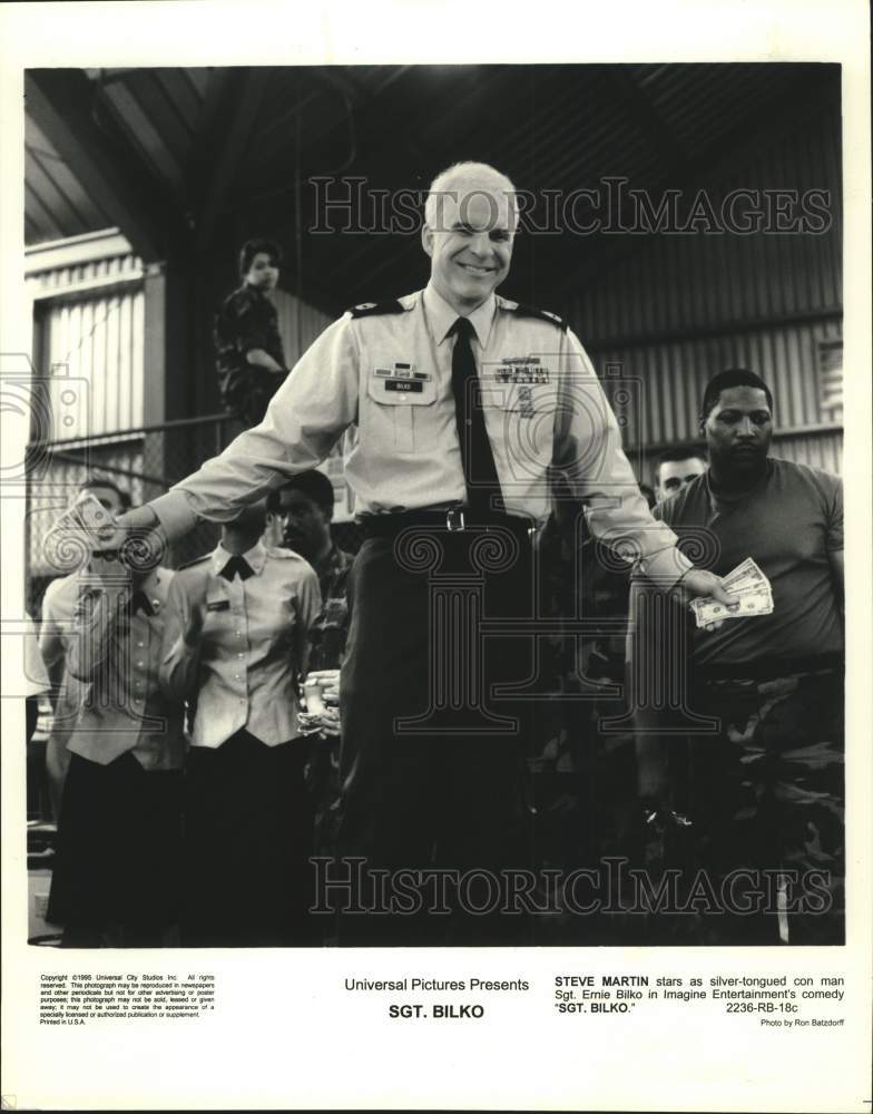 1995 Press Photo Actor Steve Martin in &quot;Sgt. Bilko&quot; movie with co-stars - Historic Images