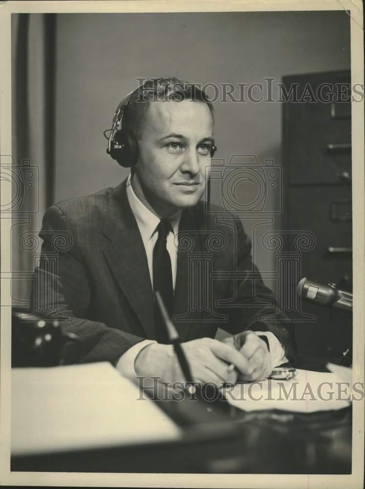 1958 Press Photo Jim McKay in &quot;The Verdict is Yours&quot; on CBS Television Network - Historic Images