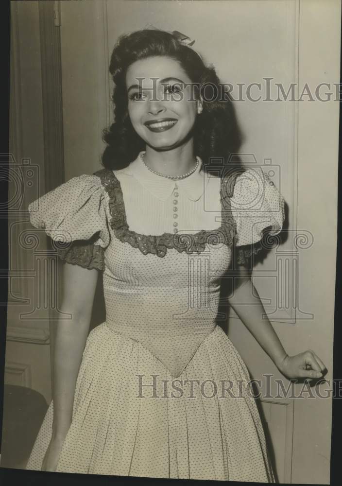 Entertainer Donna Montell - Historic Images