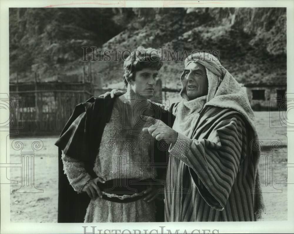 Press Photo Actor Anthony Hamilton with co-star in show scene - Historic Images