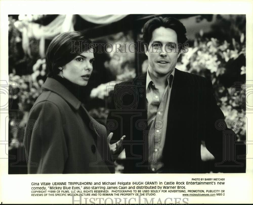 1999 Actors Jeanne Tripplehorn, Hugh Grant in "Mickey Blue Eyes" - Historic Images
