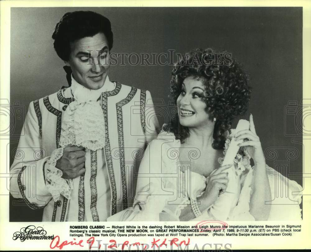 1989 Press Photo Robert White and Leigh Munro in The New Moon, on PBS. - Historic Images