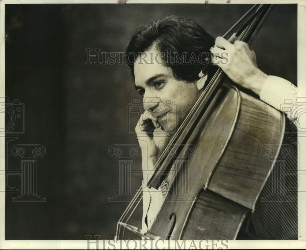 1976 Gilberto Munguia, classical concert cellist. - Historic Images