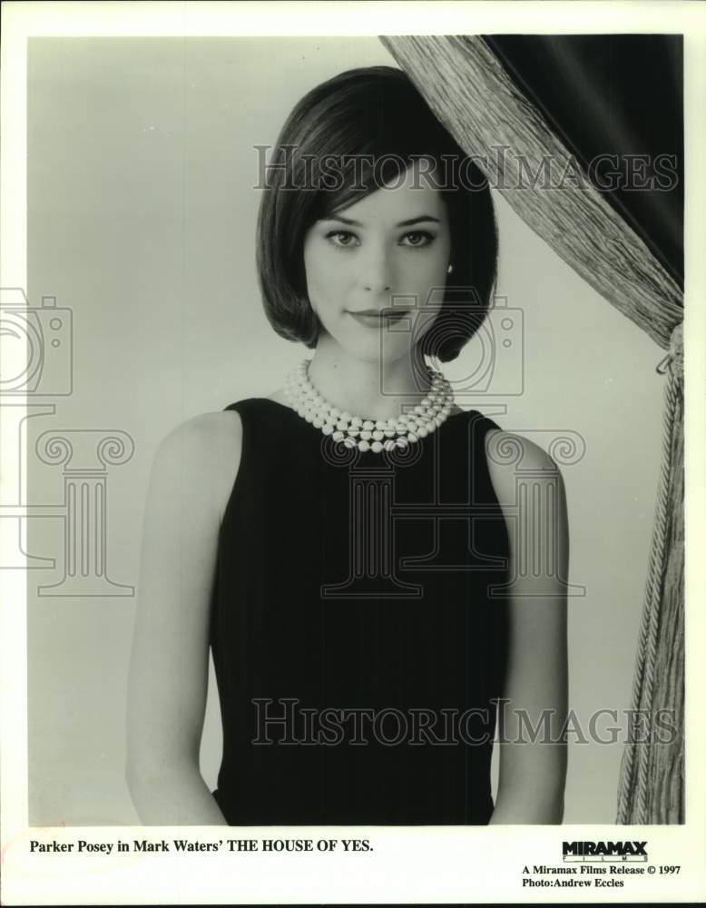 1997 Press Photo Actress Parker Posey in Mark Waters&#39; &quot;The House of Yes&quot; movie - Historic Images