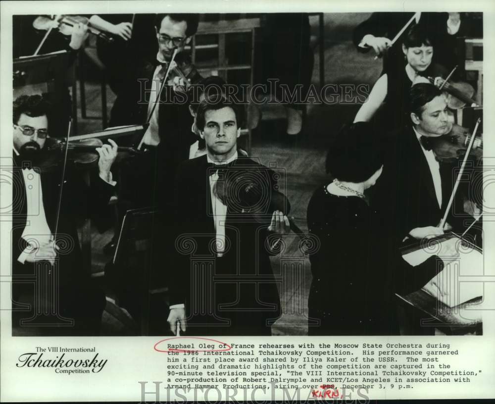 1986 Press Photo Raphael Oleg of France rehearses with Moscow State Orchestra. - Historic Images