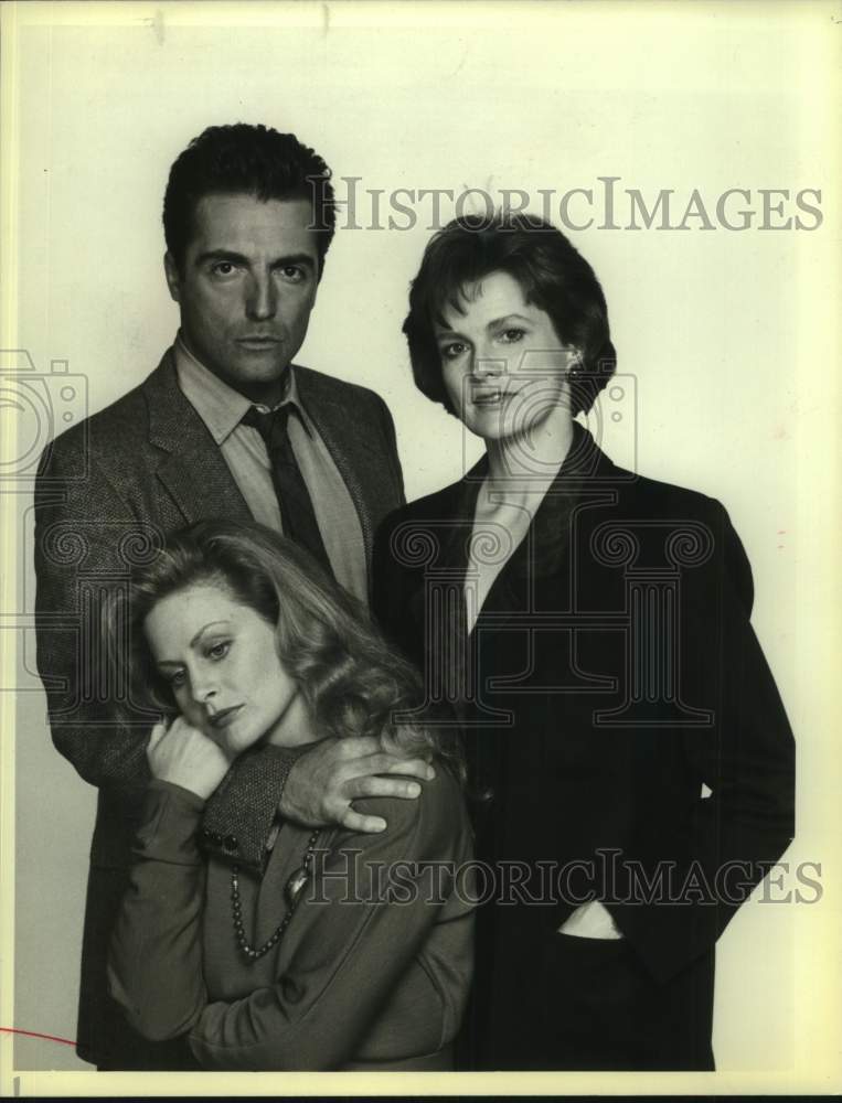1987 Press Photo Actor Armand Assante with co-stars in "Hands of a Stranger" - Historic Images