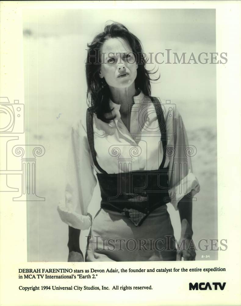 1994 Press Photo Actress Debrah Farentino stars as Devon Adair in "Earth 2" - Historic Images