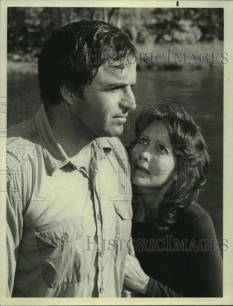 Press Photo Actress Lynnie Greene with Actor in show scene - Historic Images