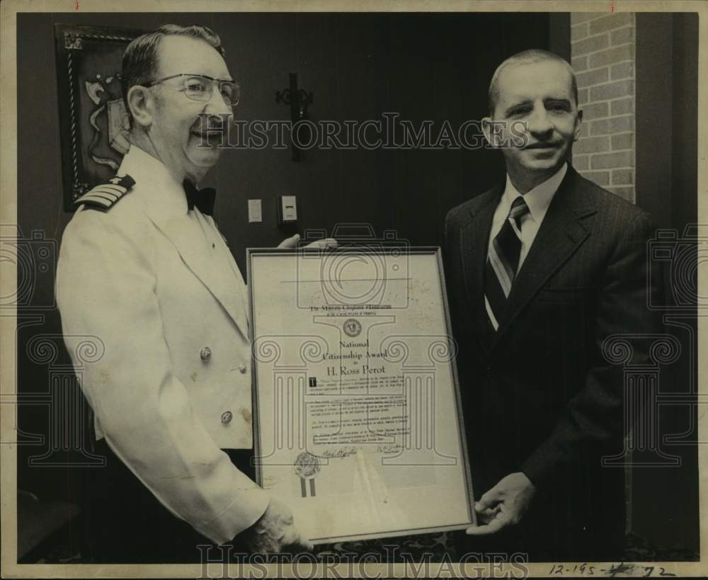 1974 Press Photo H. Ross Perot honored at Event with National Citizenship Award - Historic Images