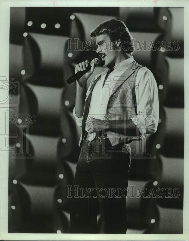 1983 Press Photo Singer John Schneider - Historic Images