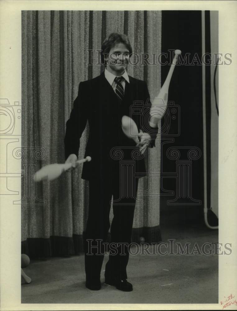 1981 Press Photo Actor Peter Scolari in "Bosom Buddies" - Historic Images