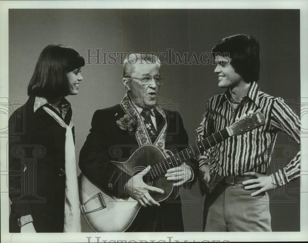 1976 Press Photo George Gobel with Donny and Marie Osmond on ABC Television Show - Historic Images