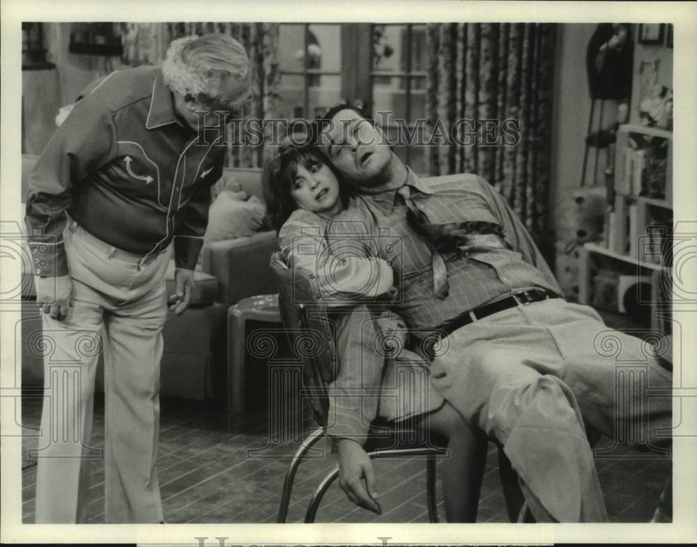 1981 Press Photo Phil Foster, Cindy Williams, Richard Moll; "Laverne & Shirley" - Historic Images