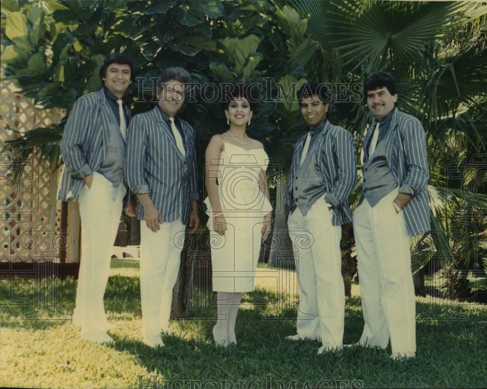 Press Photo Five members of the band Los Paranas - Historic Images