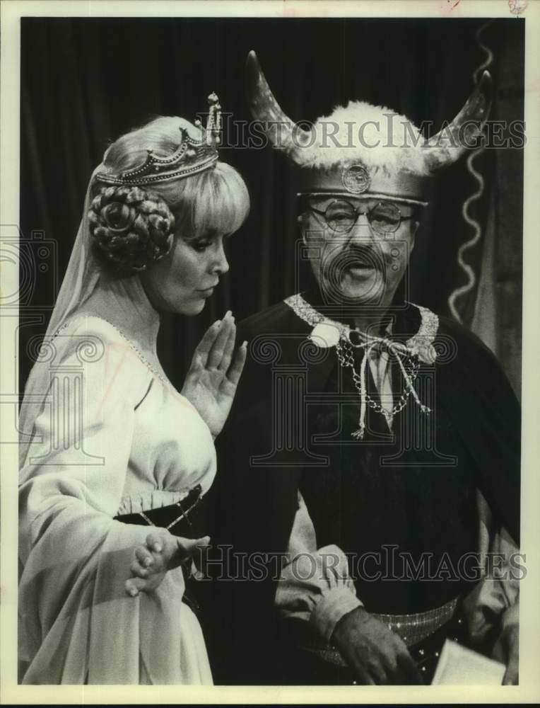 1982 Press Photo George Gobel and Barbara Eden appearing on &quot;Harper Valley&quot; - Historic Images