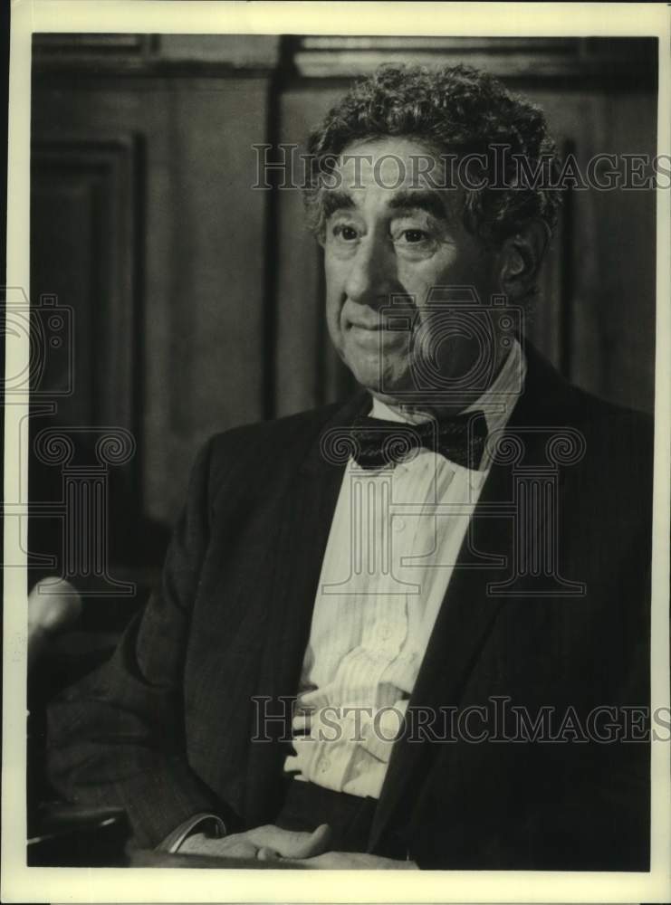 1975 Press Photo Actor Jack Gilford in "Kate McShane" on CBS Television - Historic Images