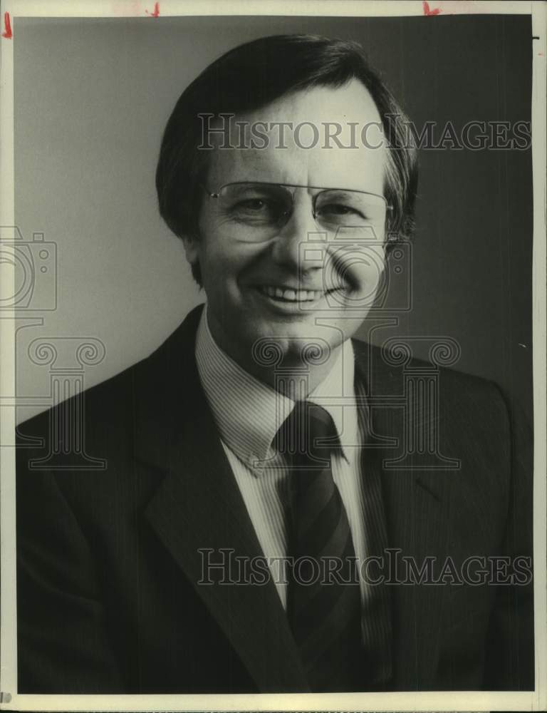 1983 Press Photo Bill Moyers, host of &quot;Our Times With Bill Moyers&quot; on CBS-TV - Historic Images