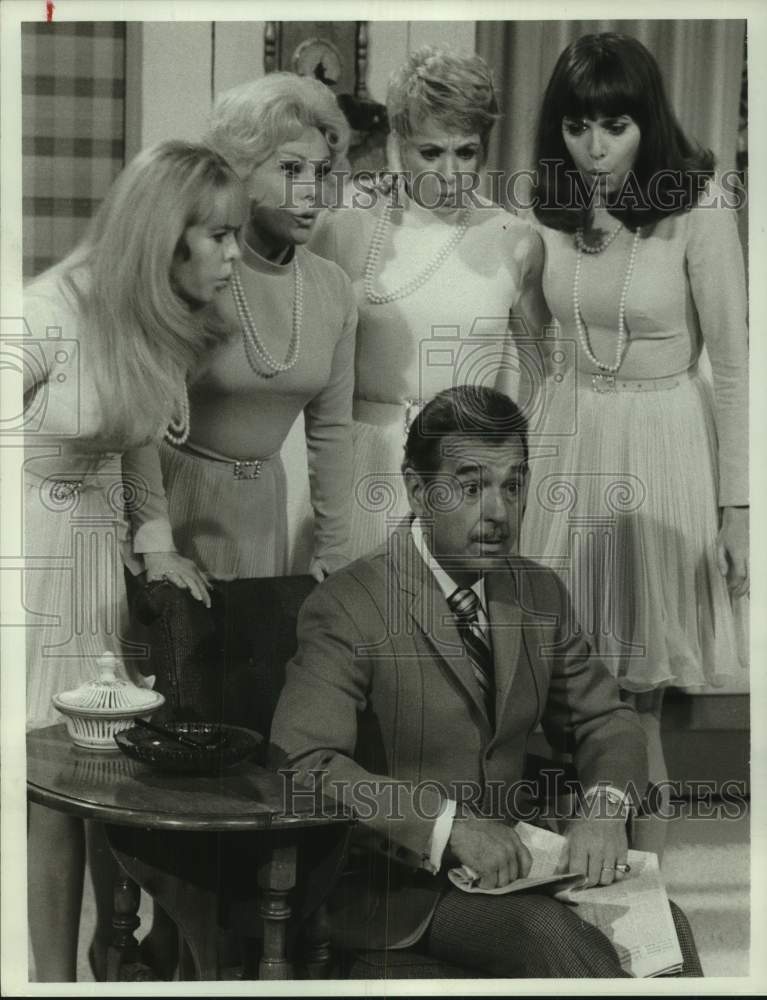 Press Photo Entertainers in the &quot;Tennessee Ernie Ford Special&quot; on Television - Historic Images