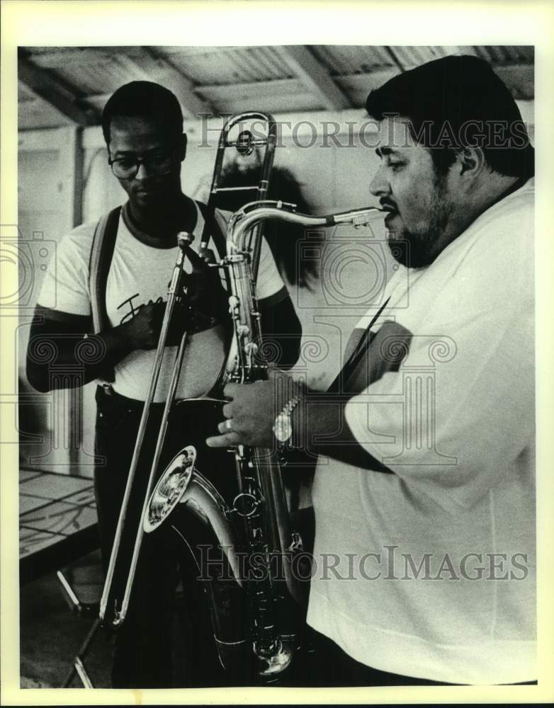 1987 Press Photo Musicians Ron Wilkins and Richard Garcia - Historic Images
