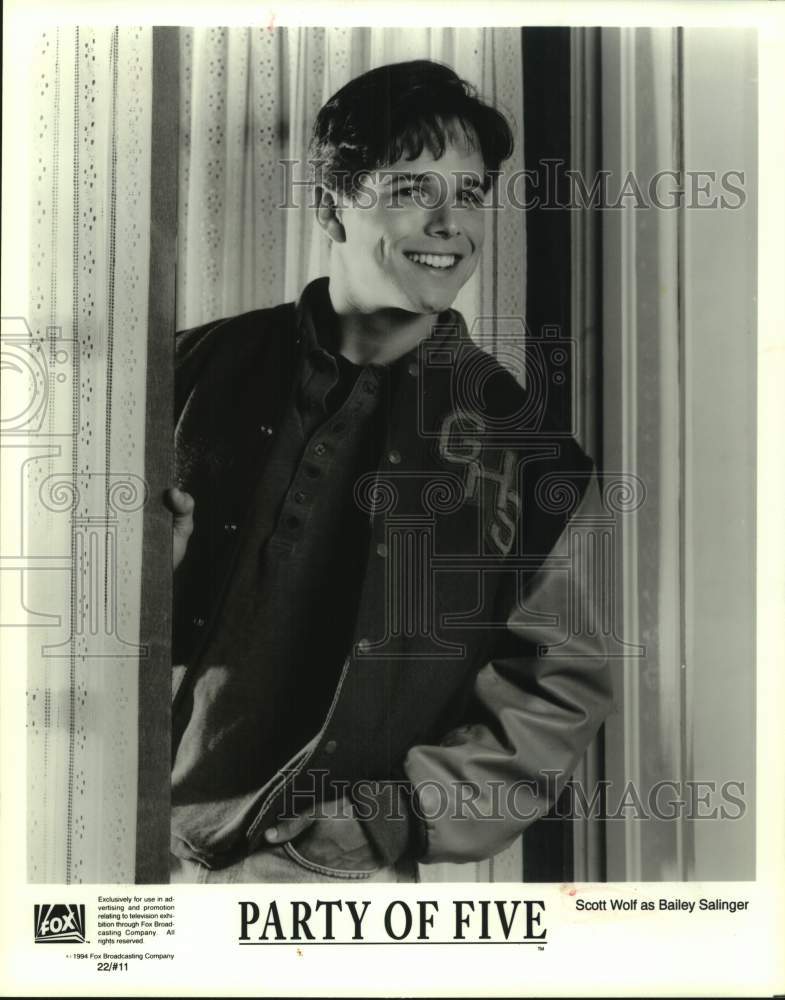 1994 Press Photo Actor Scott Wolf as Bailey Salinger in "Party of Five" - Historic Images