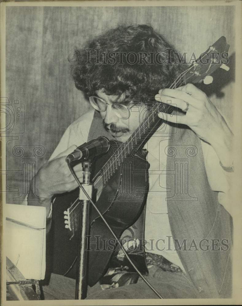 Press Photo Bobby Zamora of the Wholesome Junk Band. - Historic Images