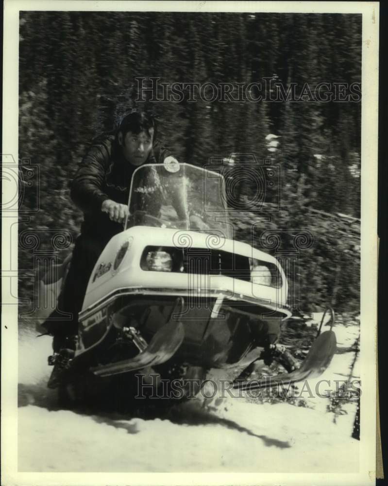 Press Photo Actor Clint Walker rides snowmobile - Historic Images