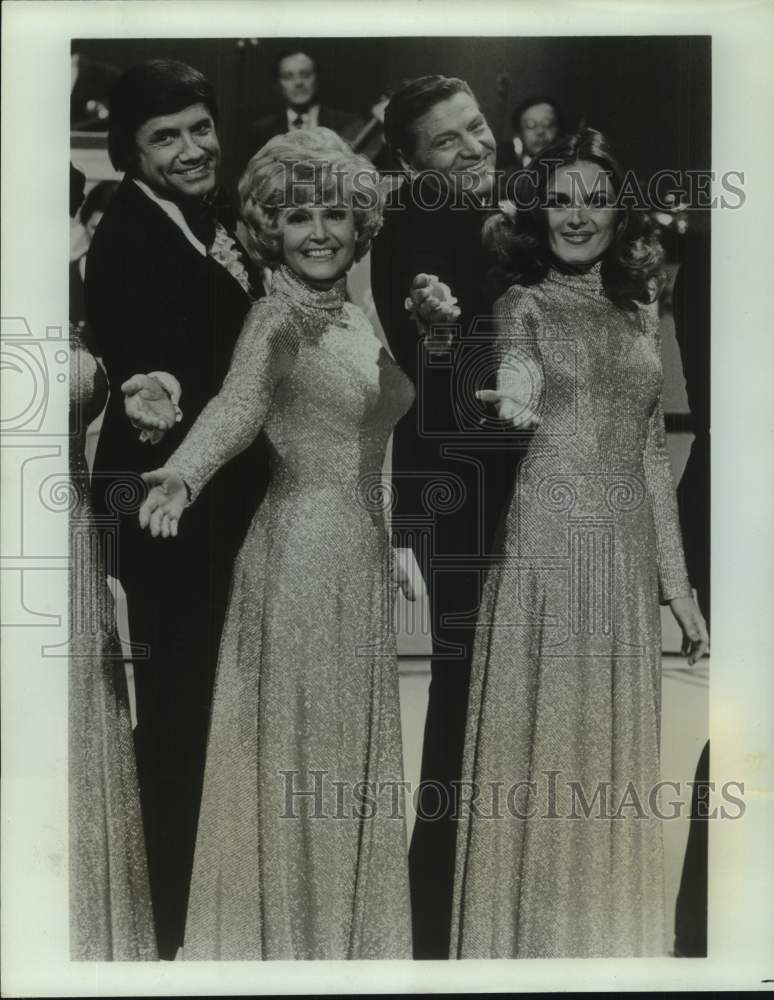 Press Photo Singer Norma Zimmer with performers on The Lawrence Welk Show" - Historic Images
