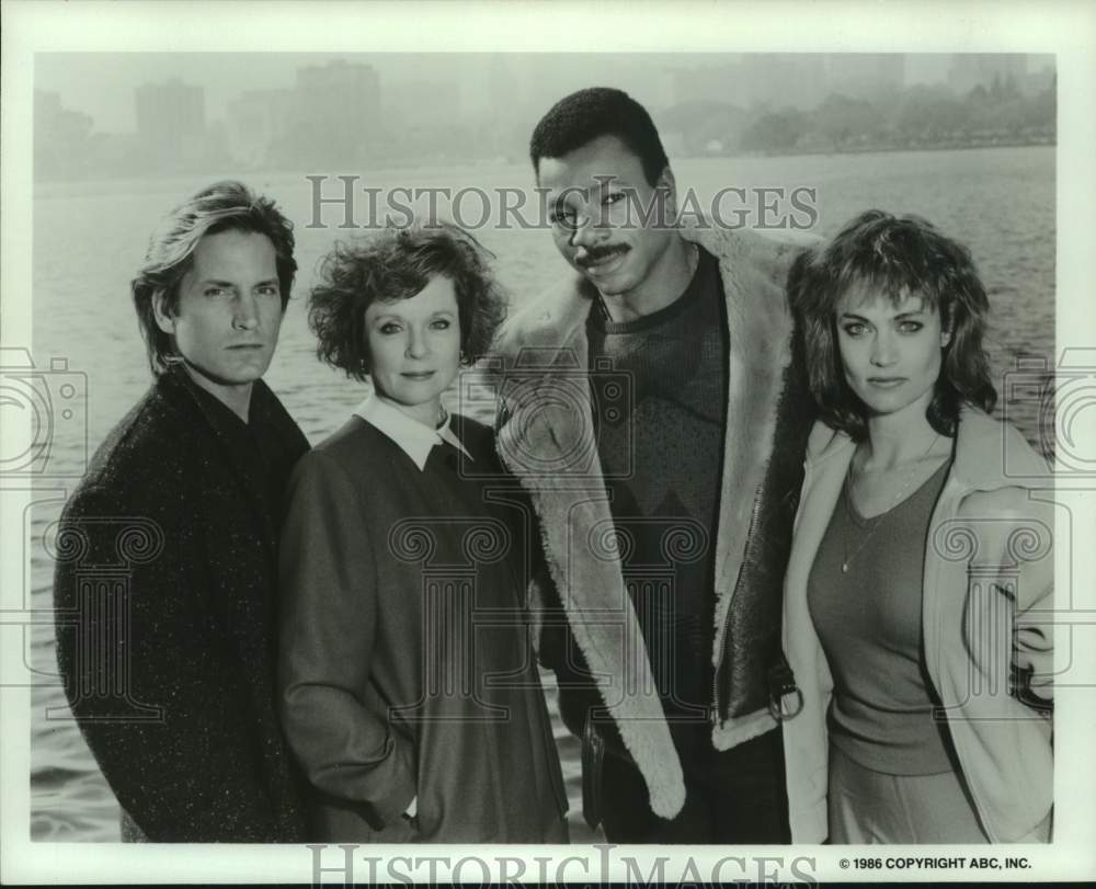 1986 Press Photo Carl Weathers and Co-Stars - Historic Images