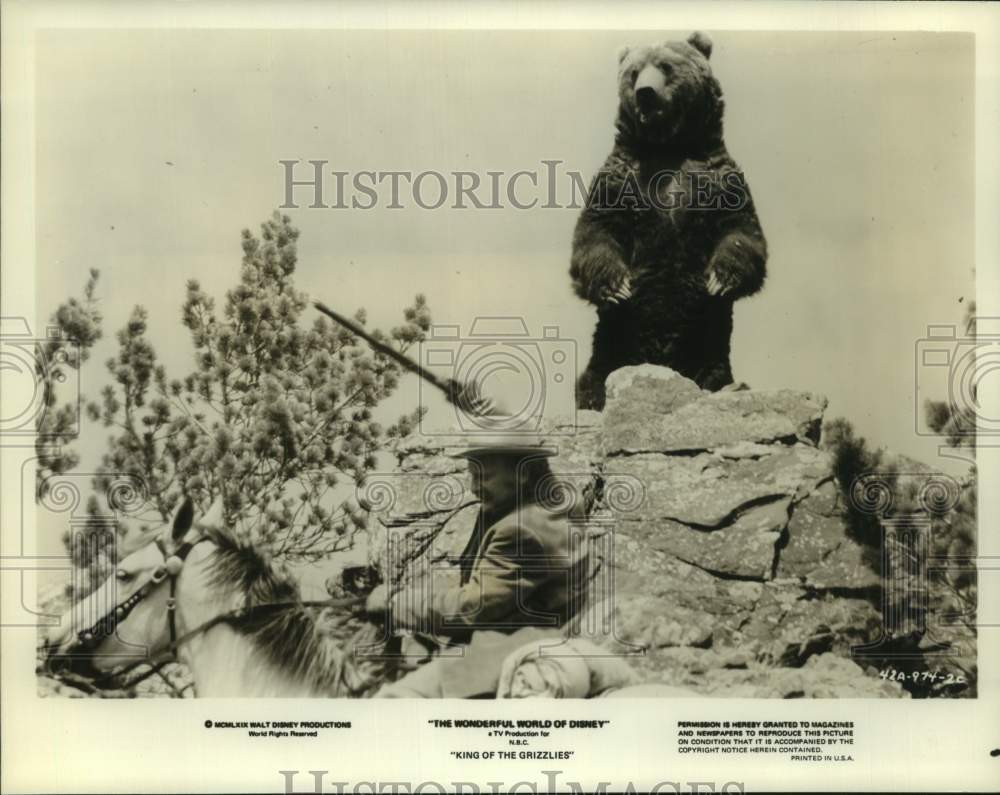 Press Photo Actor and bear in &quot;King of the Grizzlies&quot; movie - Historic Images