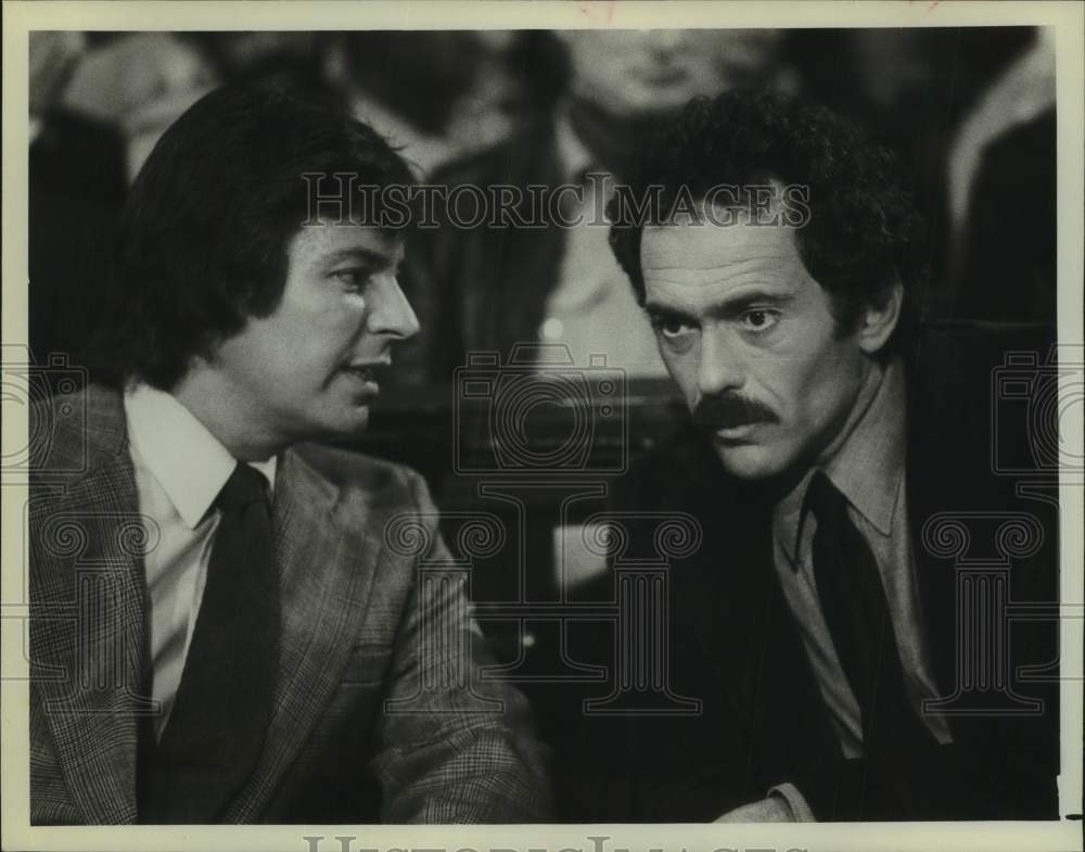 1981 Press Photo Actors Bruce Weitz and Essex Smith in "Hill Street Blues" - Historic Images