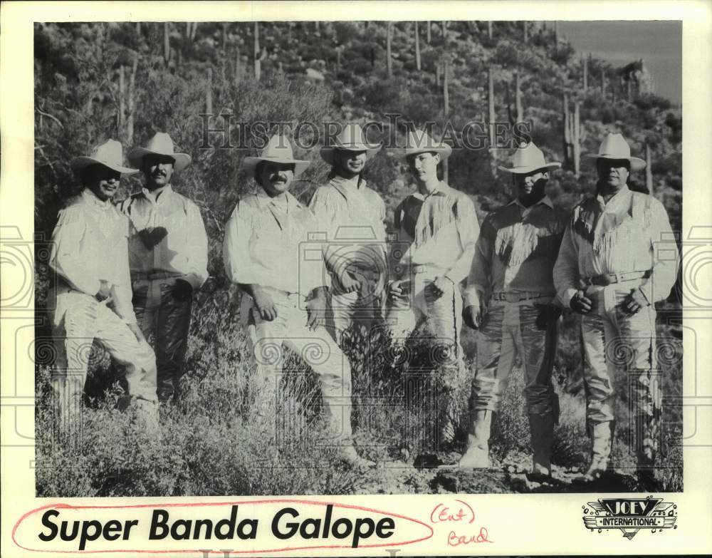 Press Photo Super Banda Galope band members, Entertainers - Historic Images