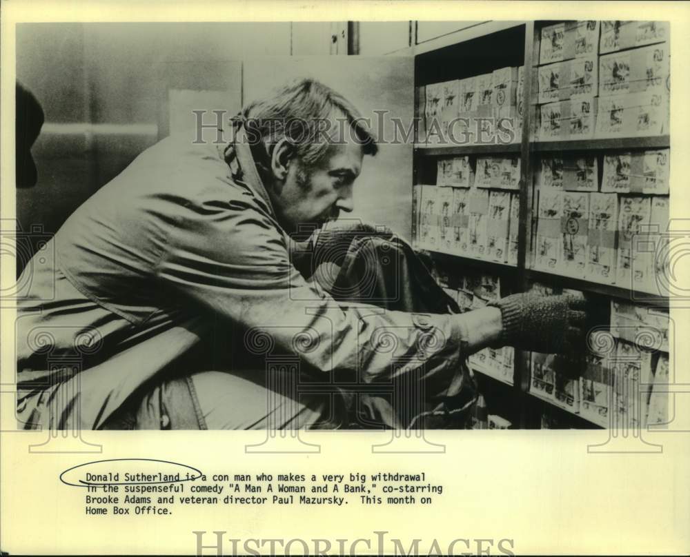 Press Photo Actor Donald Sutherland in "A Man A Woman and A Bank" movie- Historic Images