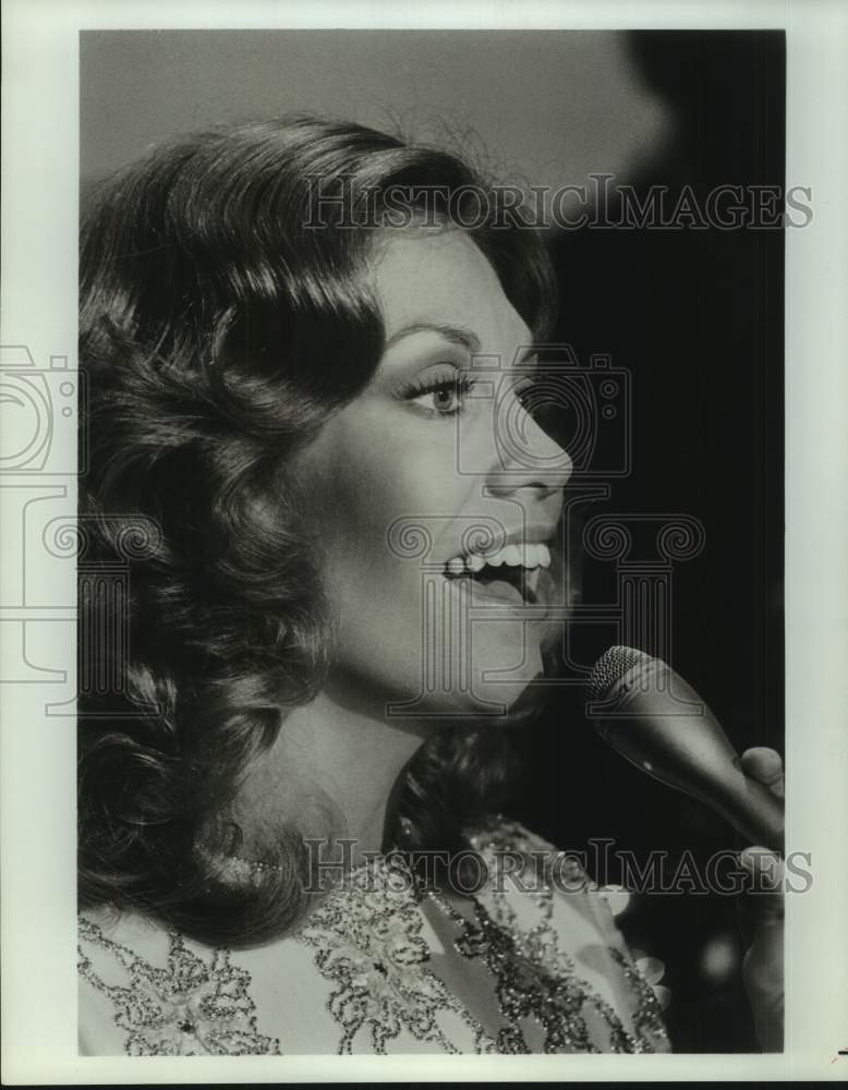 Press Photo Soprano Singer Kathie Sullivan on &quot;The Lawrence Welk Show&quot; - Historic Images