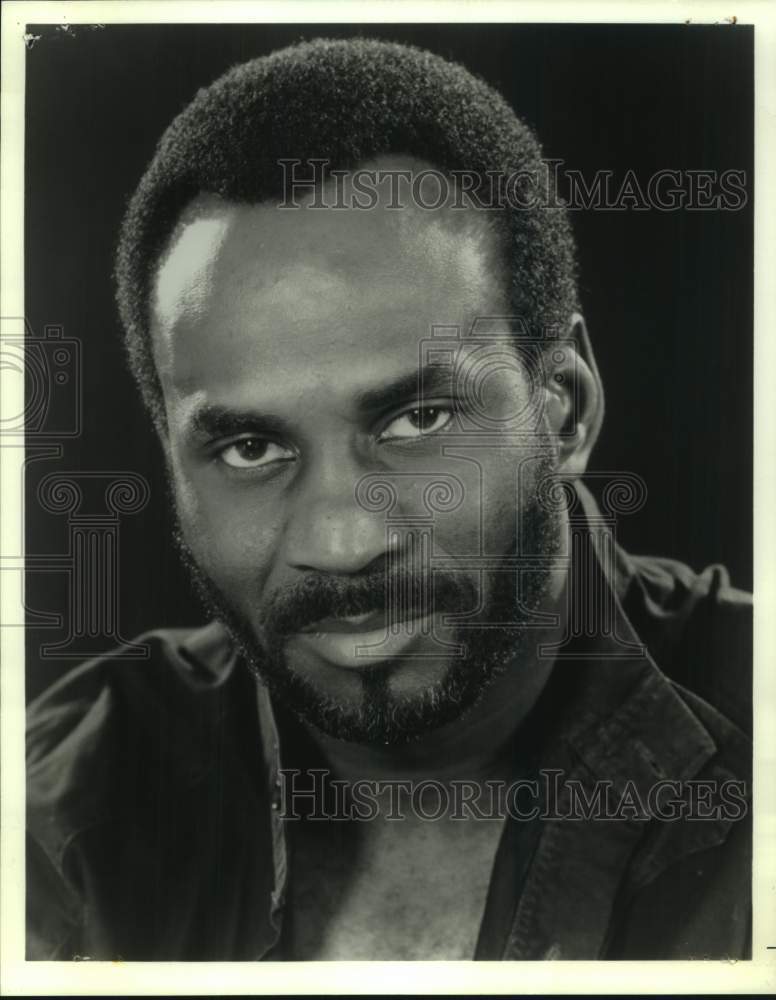 1995 Press Photo Actor Julius Tennon - Historic Images