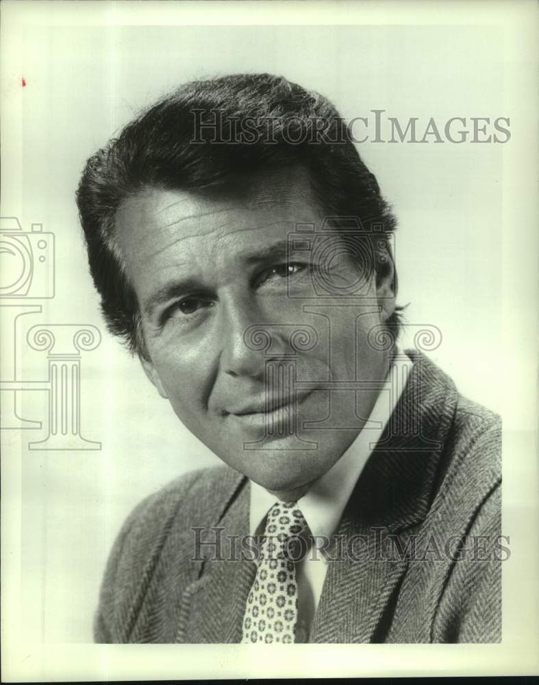 Press Photo Efrem Zimbalist, Jr. as Inspector Lewis Erskine in &quot;The FBI&quot; on ABC - Historic Images