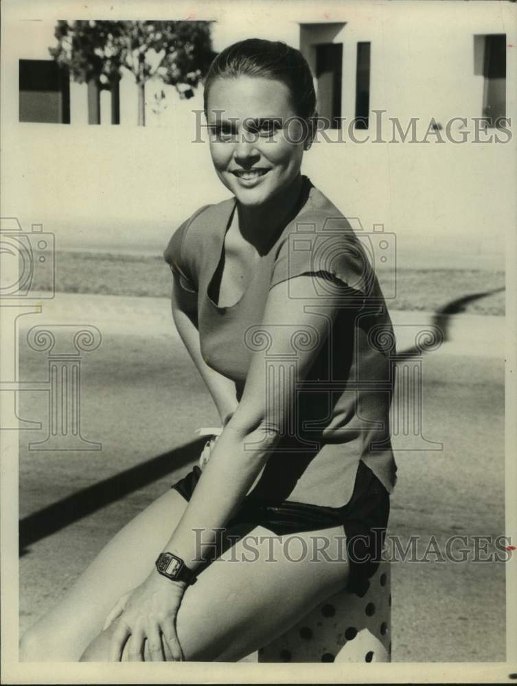 Press Photo Leigh Taylor-Young, Actress - Historic Images