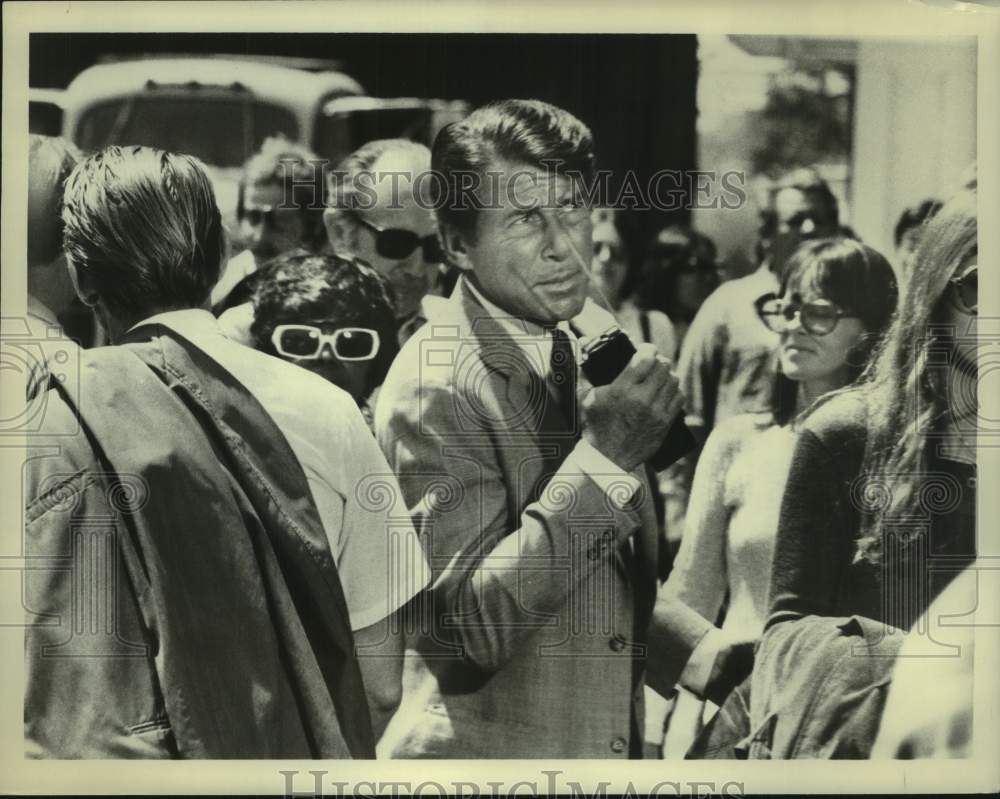 Press Photo Efrem Zimbalist Jr. stars on The FBI, on ABC Television. - Historic Images