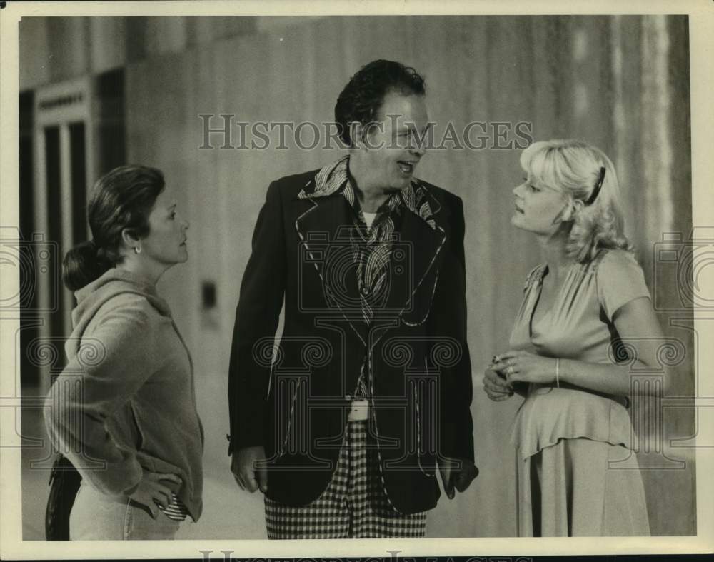 Press Photo Actor Nicholas Pryor and co-stars - Historic Images