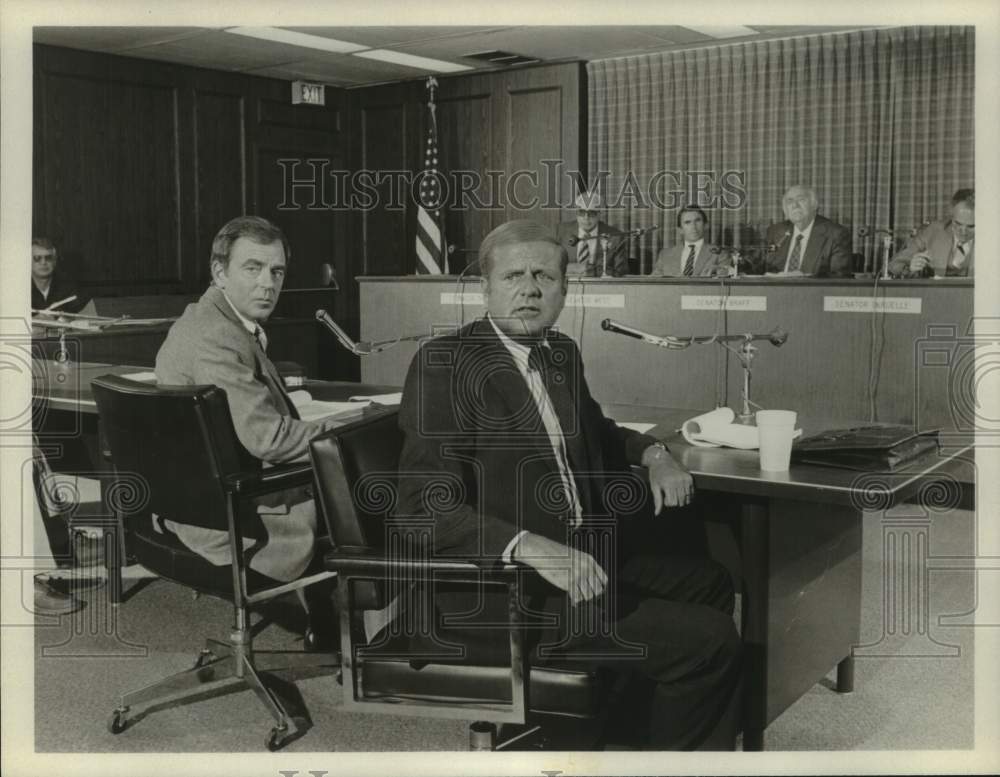 Press Photo Actor Dick Van Patten in courtroom in scene - Historic Images
